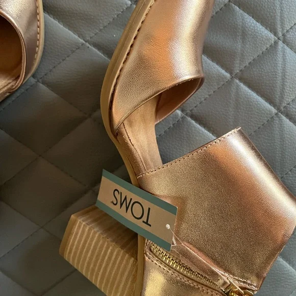 Tom’s Milan heel in Gold - women’s 8.5 - Picture 4 of 9
